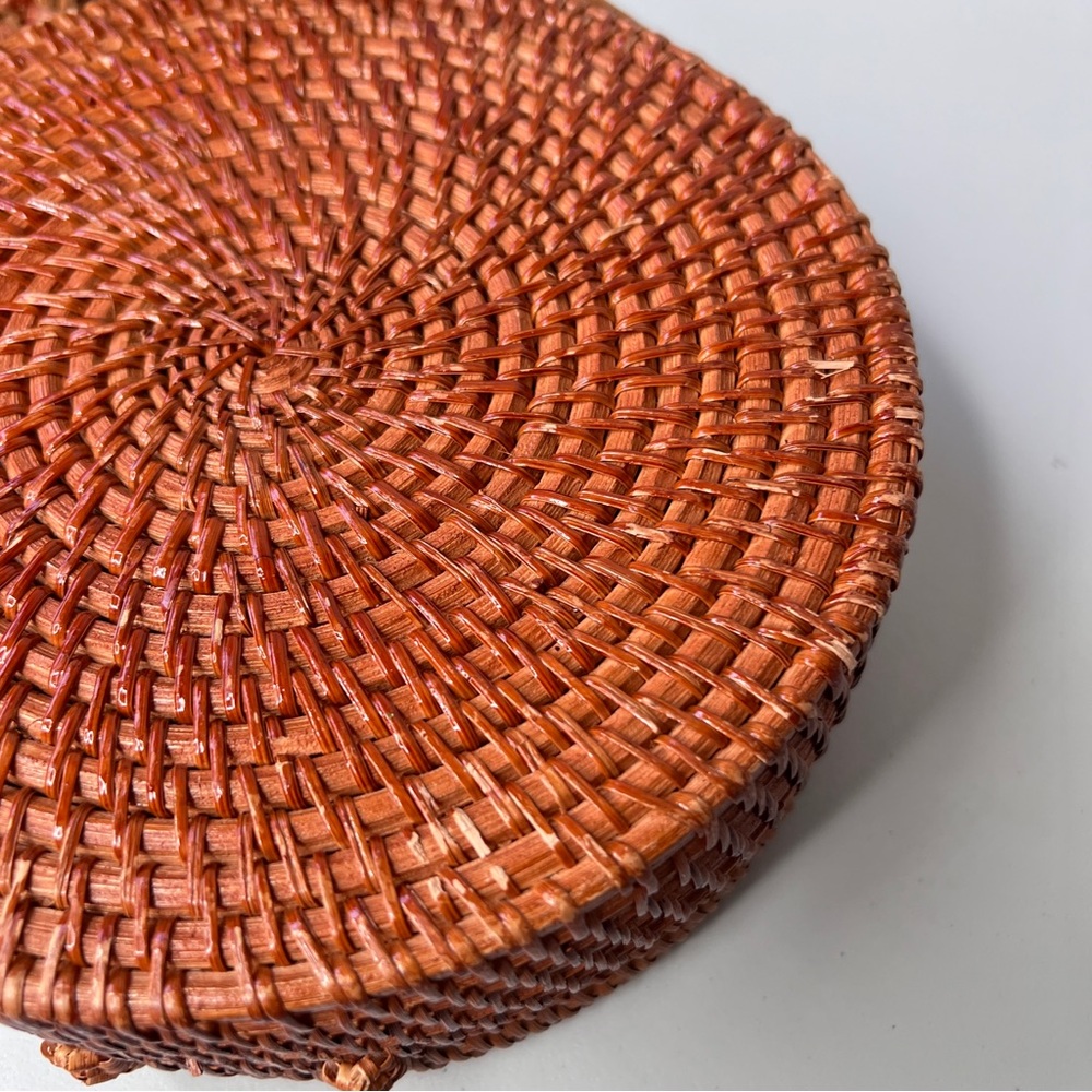 Rattan Woven Round Crossbody With Leather Strap Brown Lined Snap Closure - Picture 9 of 11